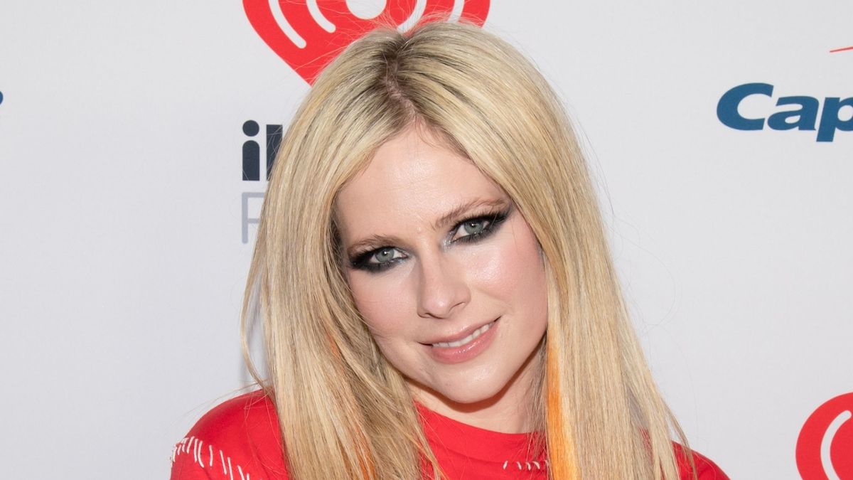 RECENZE: Avril Lavigne je zase pop-punková